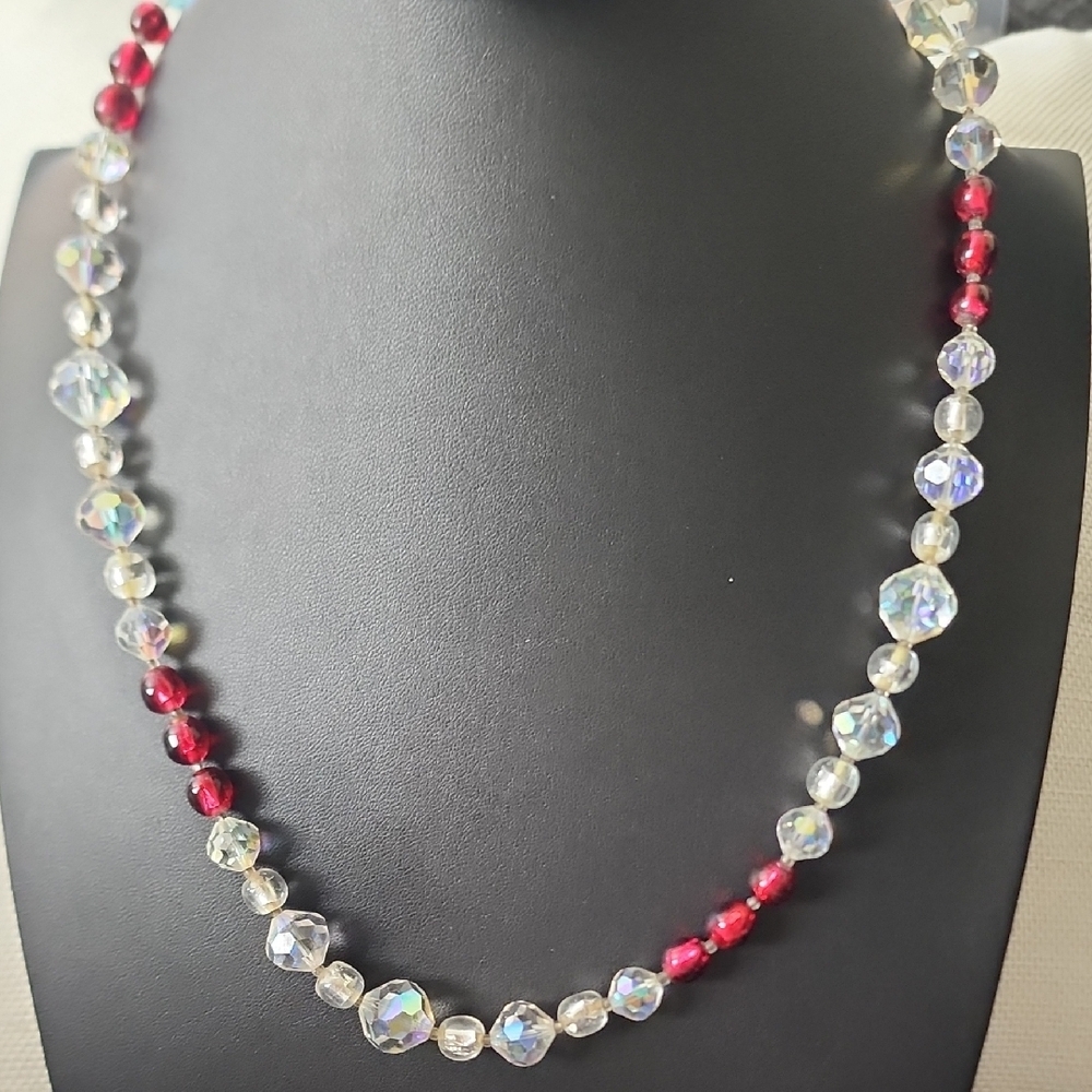 AURA BORIALIS GLASS FACETED VINTAGE BEADED NECKLACE MID CENTURY